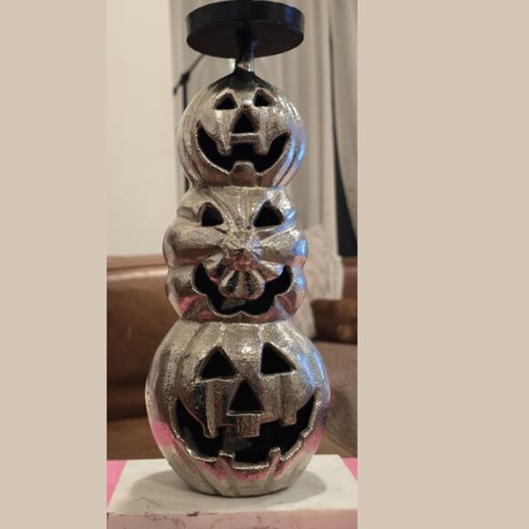 Maisey Mae Stacked Silver Jack O’ Lantern Candle Holder – New - Picture 3 of 4